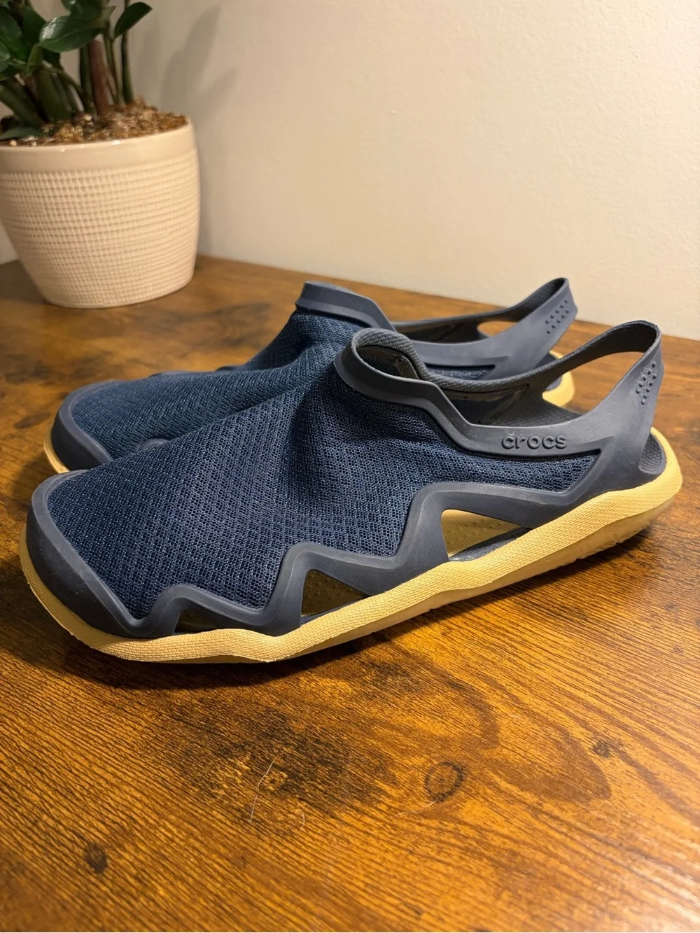 CROCS Swiftwater Mesh Wave Slip-On Sandals Water Shoes Hiking - Size 6 Navy